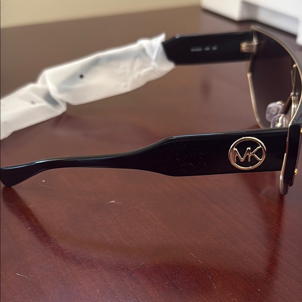 Michael Kors park City Sunglasses - Picture 6 of 7